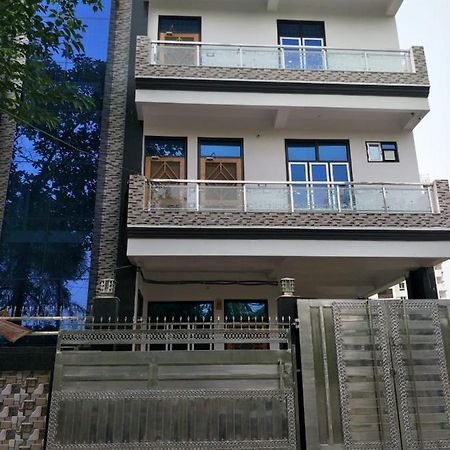 Surabhi Garden Inn 勒克瑙 外观 照片
