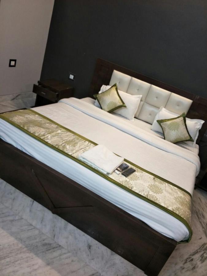 Surabhi Garden Inn 勒克瑙 外观 照片