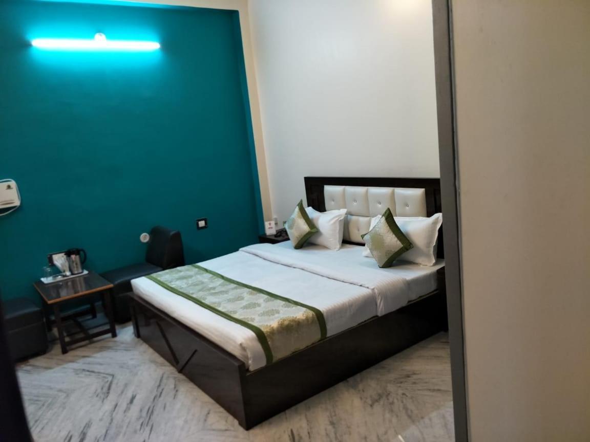 Surabhi Garden Inn 勒克瑙 外观 照片