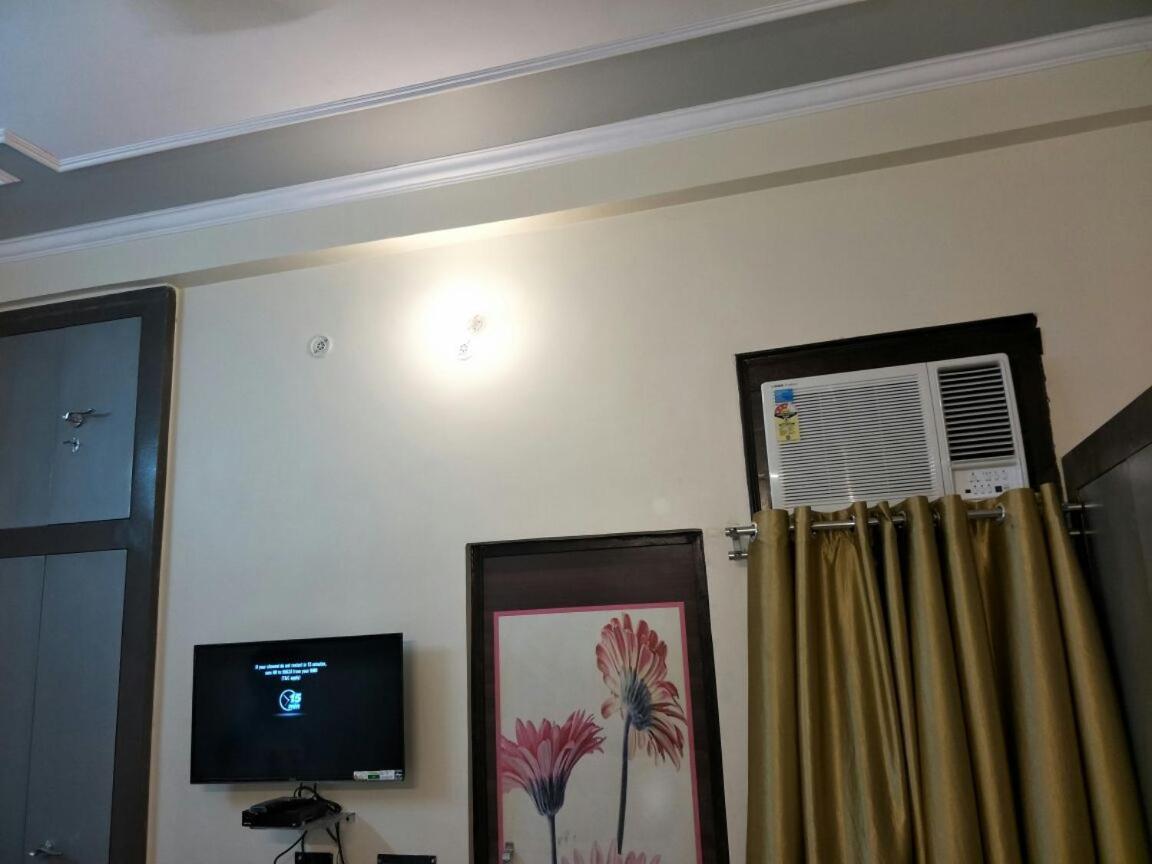 Surabhi Garden Inn 勒克瑙 外观 照片
